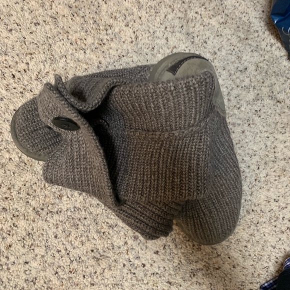 Women’s Ugg Boots - Picture 3 of 4